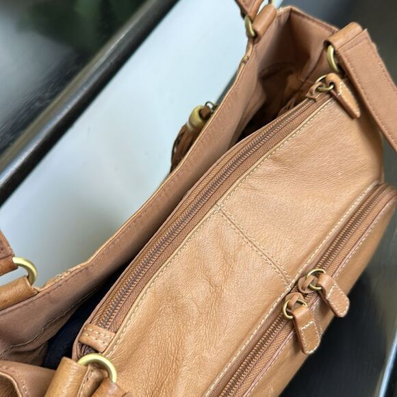 Genuine, leather, shoulder purse, soft, luxurious, neutral, tassel, clean - Picture 7 of 10